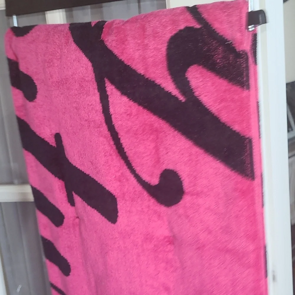 Juicy Couture Fuschia and Black Towel - 40x72